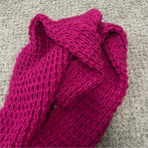 SCARF - Picture 2 of 2